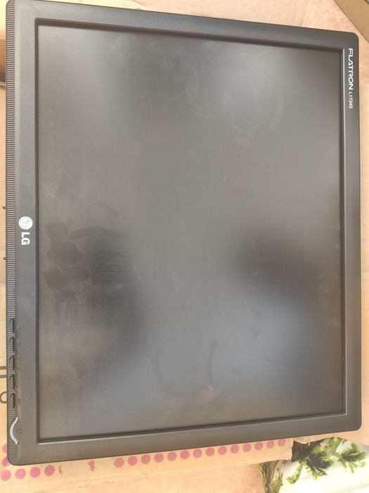 Продам мониторы новые в упаковке