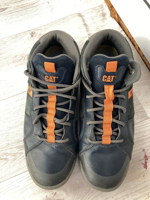 Кроссовки классические