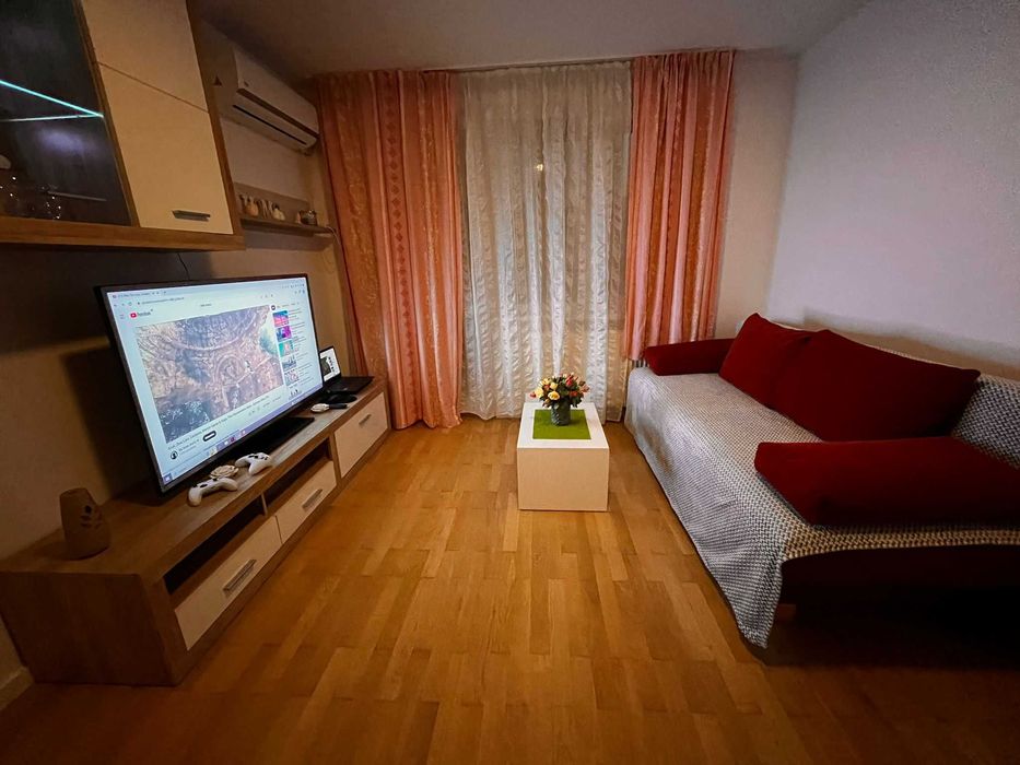 Închiriez apartament