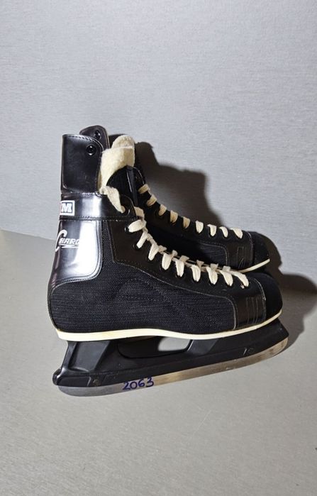 Patine 2063  hochei hockey  CCM  marime   40,5-41 ( 26   cm lungime interioara).
