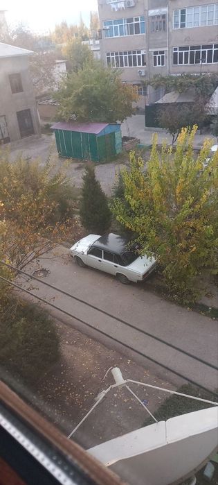 Jiguli 2107 sotiladi 1991-yil benzin. Ishi yuq