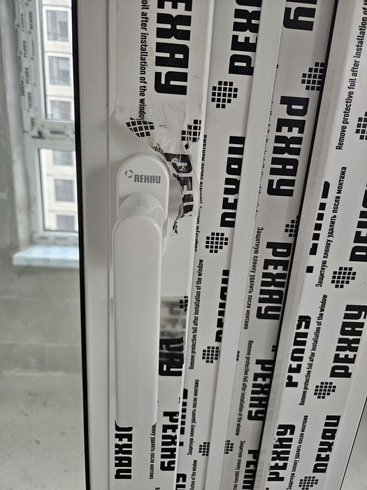 Пластиковая дверь и окно