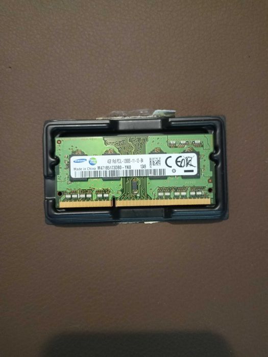 Samsung M471B5173DB0-YK0 4GB DDR3 SO-DIMM (pentru laptop) PC3L-12800S Frecvență: 1600 MHz Voltaj: 1.35V