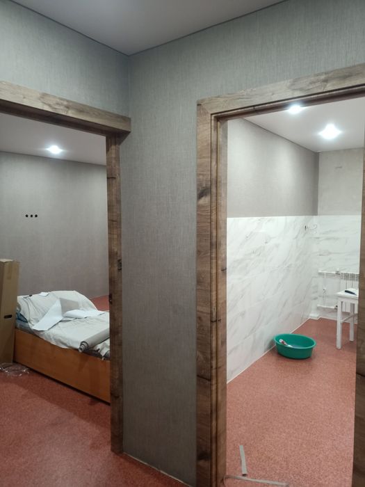 Поклейка обоев галтелей