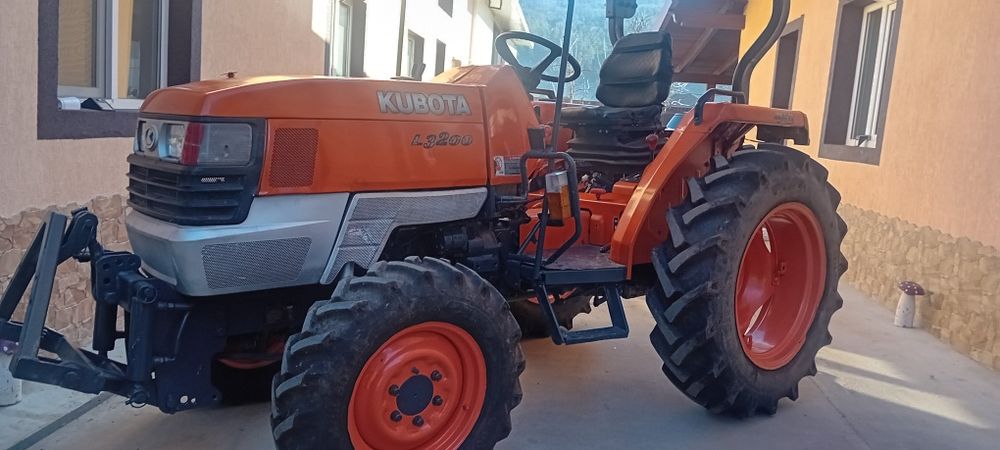 Tractor 4x4 japonez Kubota 32 cai