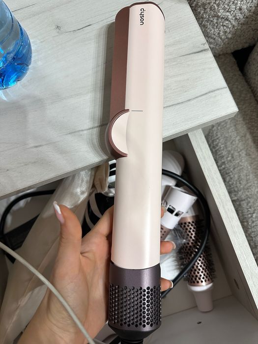 Преса/сешоар Dyson