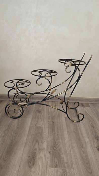 Кованная подставка для цветов