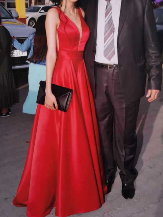 Официална рокля от сатен