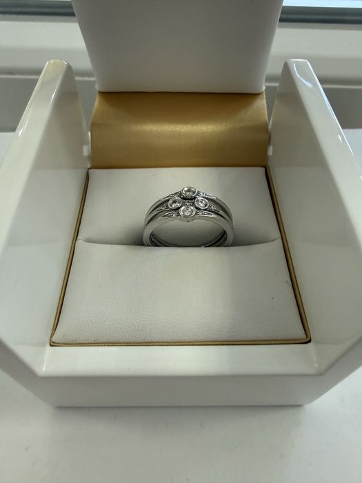 Inel Zancan Aur  18 k cu Dianante naturale