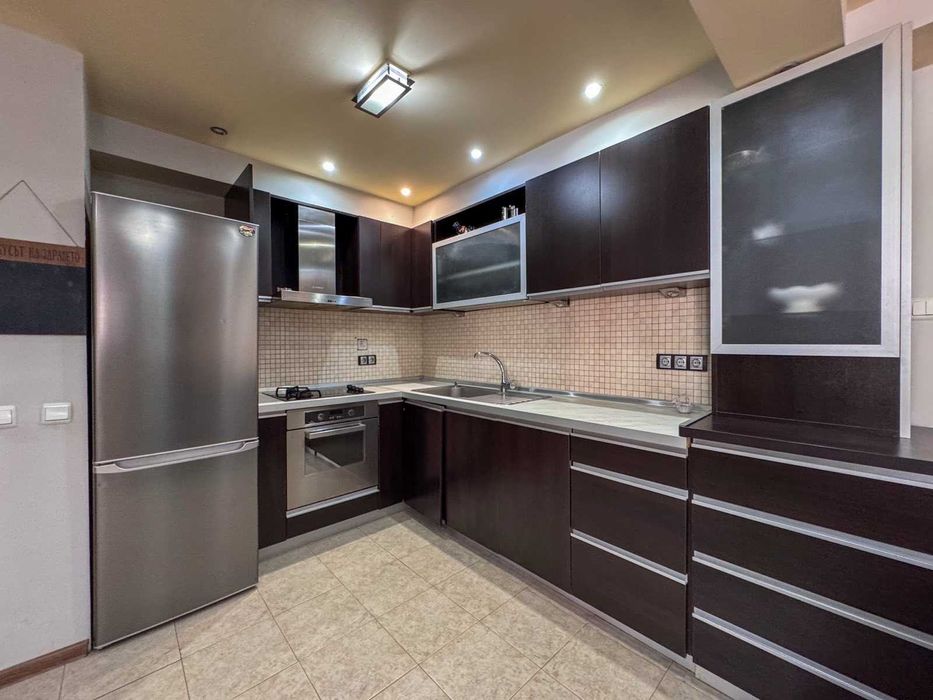 Дава се под наем Тристаен апартамент в Бургас, Възраждане - 96 кв.м за 663 € - Снимка #7