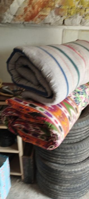 Продам матрасы и подушки.