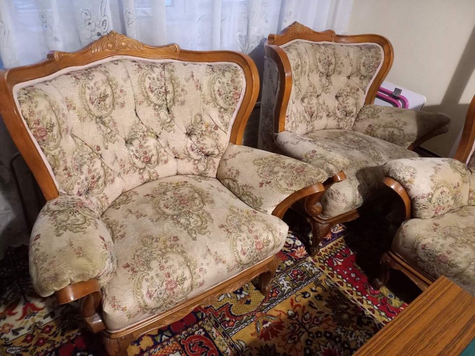 Мека мебел с дървена рамка