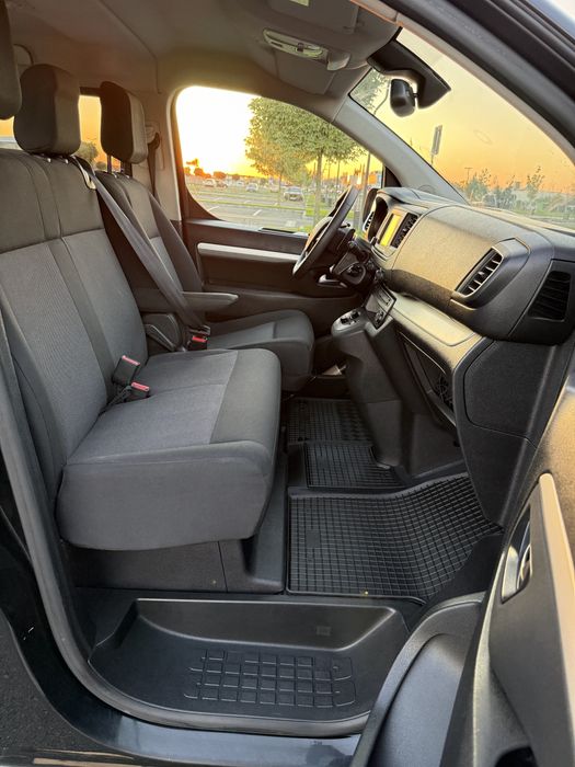 Inchiriez/Inchirieri Rent-a-van Oradea, închiriere dubă 8+1, microbuz