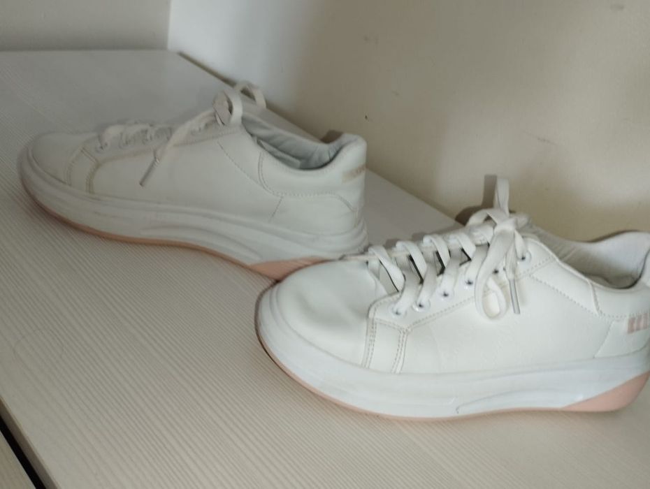 Продам кеды новые