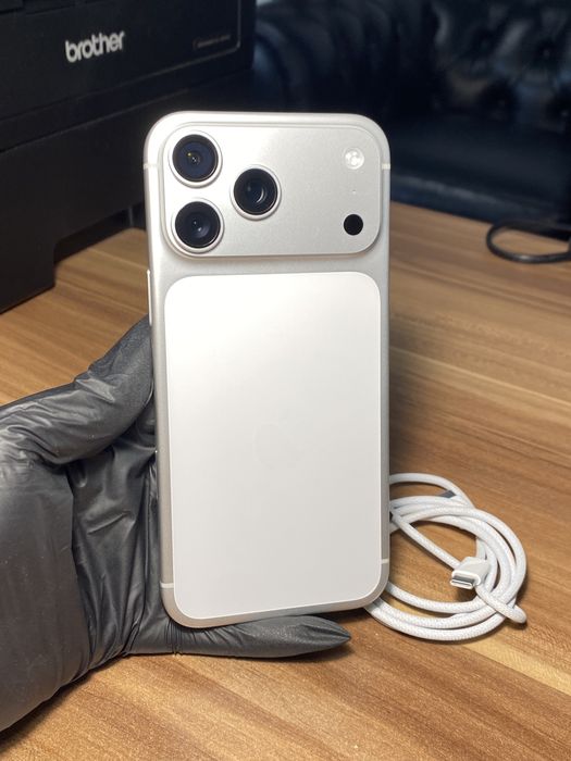 iPhone 17 Pro Max • 256 GB • Silver