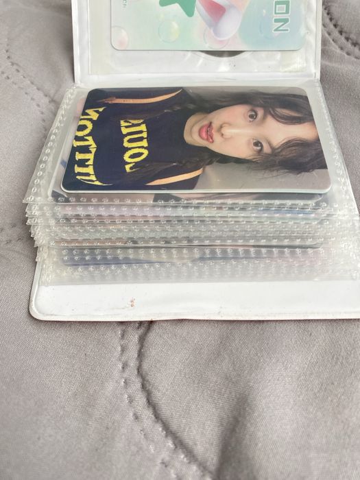 Кпоп карточки в картохранилке