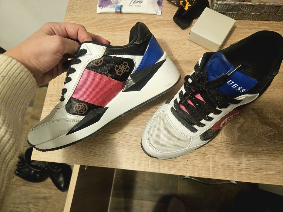Оригинални маратонки GUESS