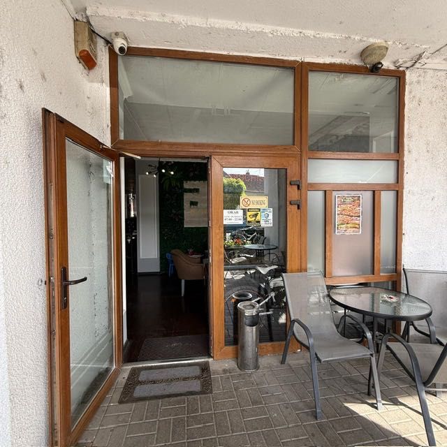 PROPRIETAR inchiriez spatiu comercial in centrul Caransebesului