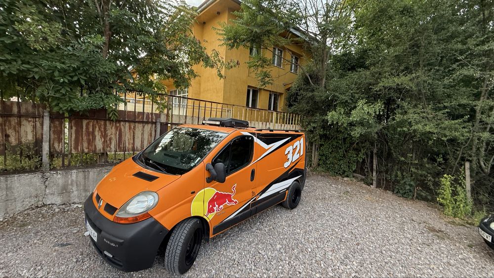 Продавам  бус Рено Трафик 2