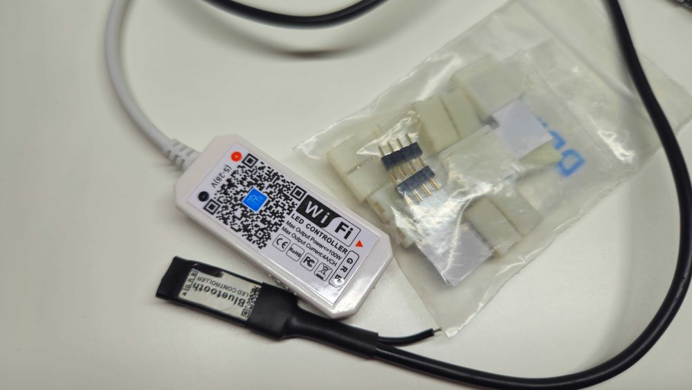 Vand controller wifi si controller bluetooth pt banda led RGB