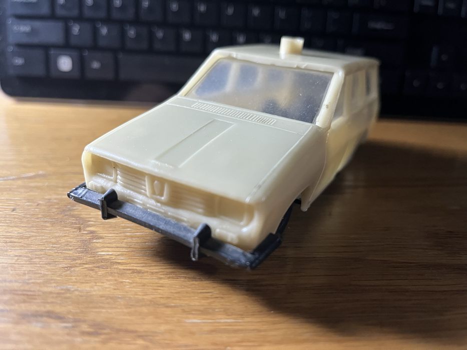 Jucarii vechi romanesti ambulanta si masinuta de curse