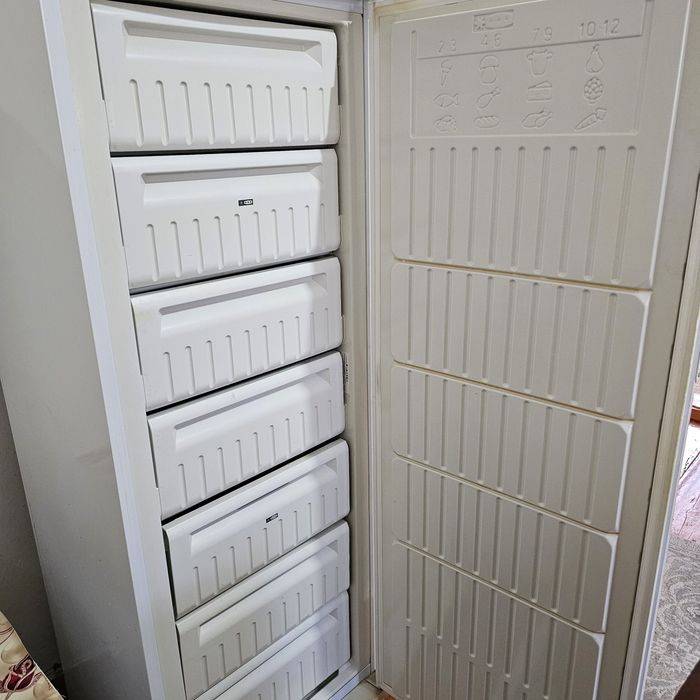 Продаётся морозильный холодильник