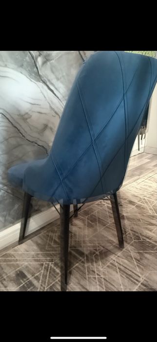 Стол 2 метра и 6 стульев 90.000 Б/У