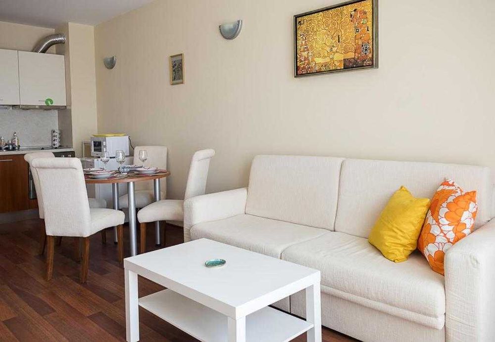 Дава се под наем Двустаен апартамент в Варна, Център - 70 кв.м за 328.95 € - Снимка #2