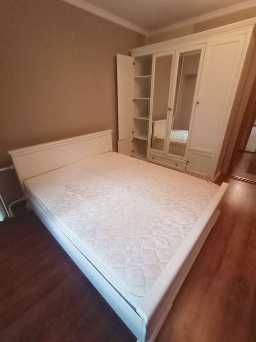 Комплект кровать, шкаф и тумба продам