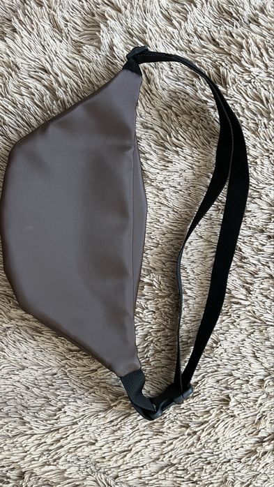 Сумка на пояс коричневая