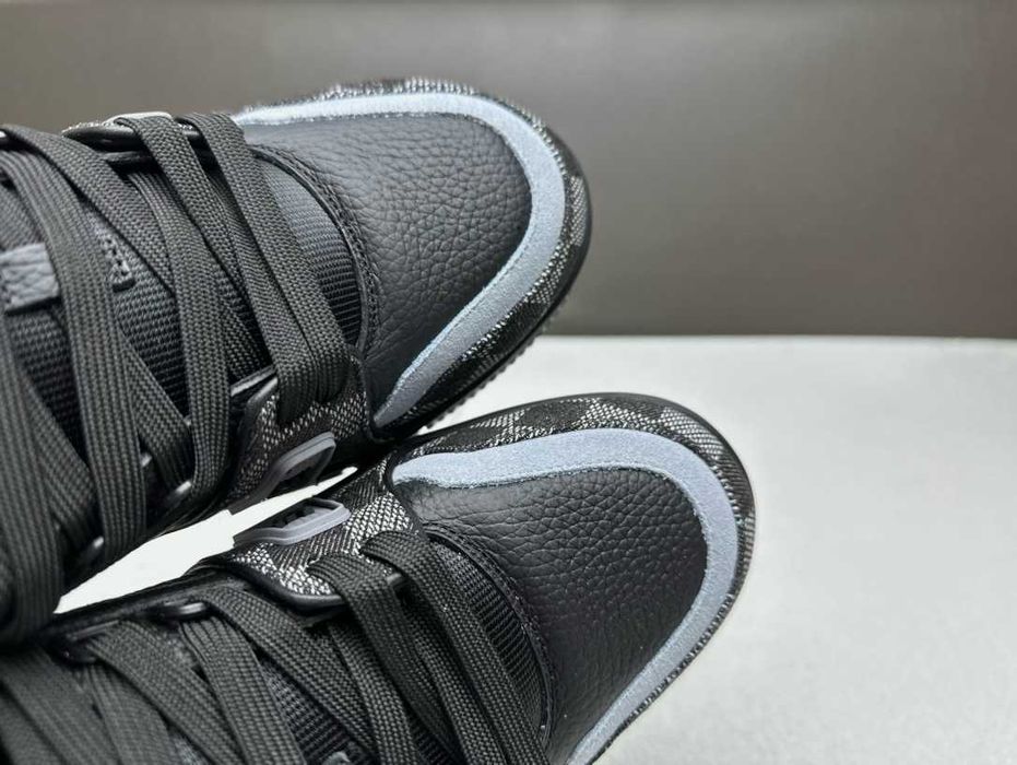 Adidasi Louis Vuitton Trainer premium