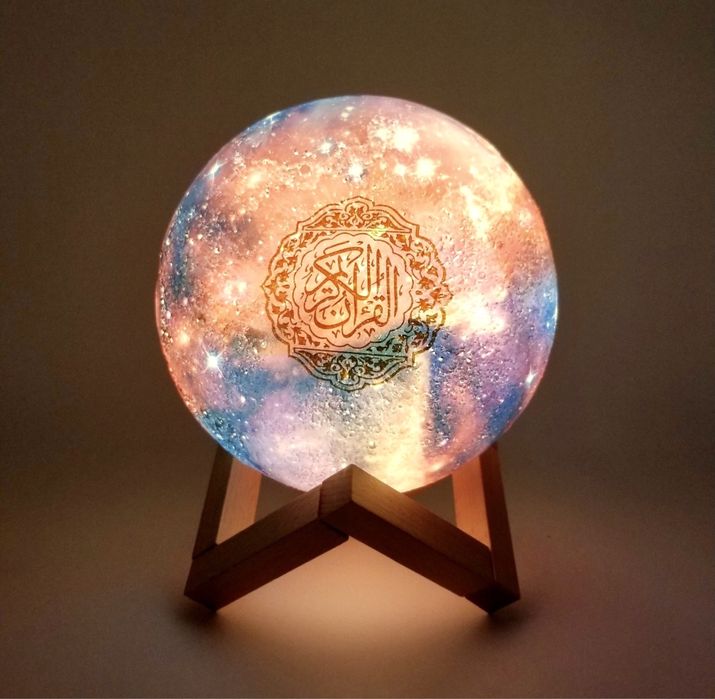 Лампа Луна читающая Коран