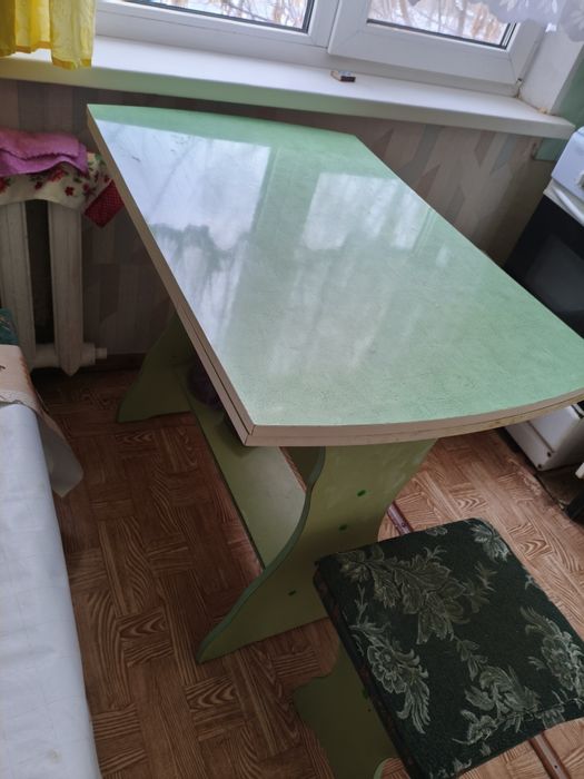 Шкаф,стол кухонный,стол с крыльями, стенка