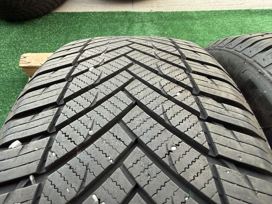 2бр. ОТЛИЧНИ ВСЕСЕЗОННИ Гуми С Борд 215/55R/17 -IMPERIAL- DOT:0122- 7.4мм.
