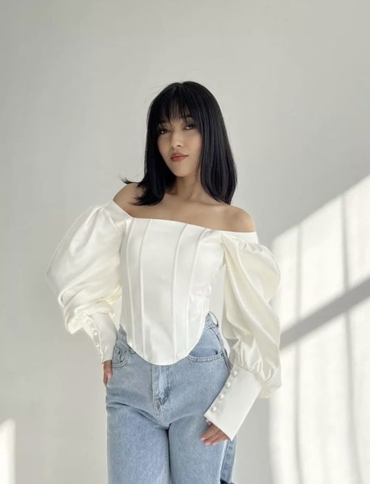 Корсетная блузка с открытыми плечами в идеальном состоянии