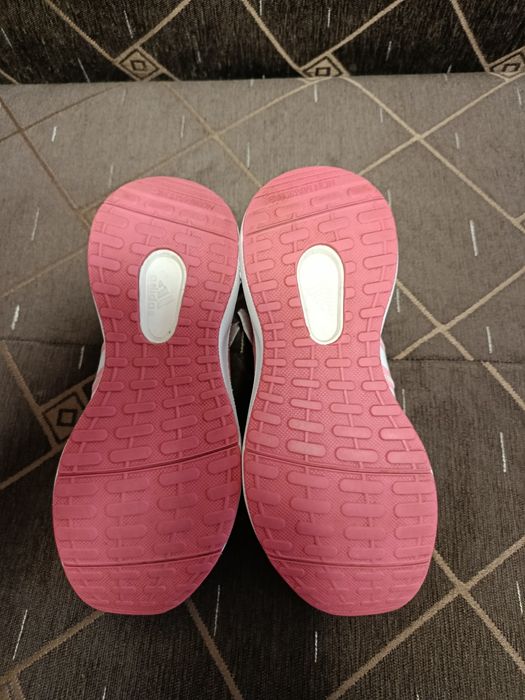 Adidași.   Adidas