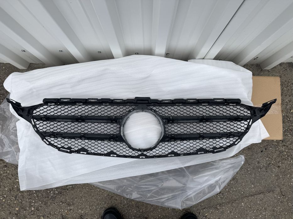 Оригинална решетка за Мерцедес Ц класа W205 Mercedes C-Class AMG