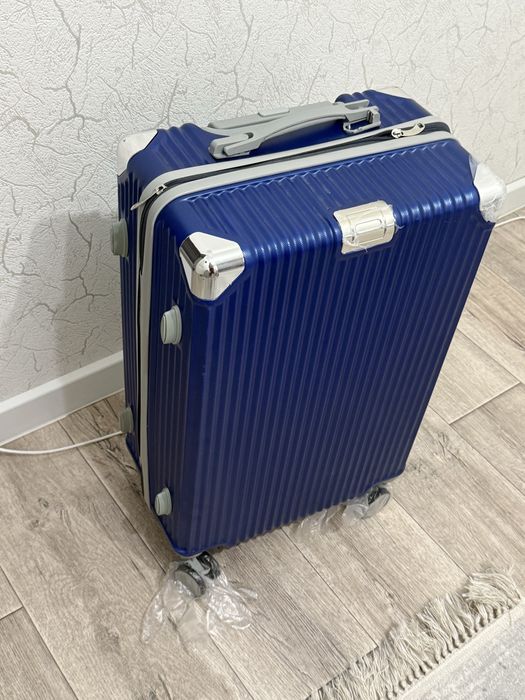 чемодан срочно продам
