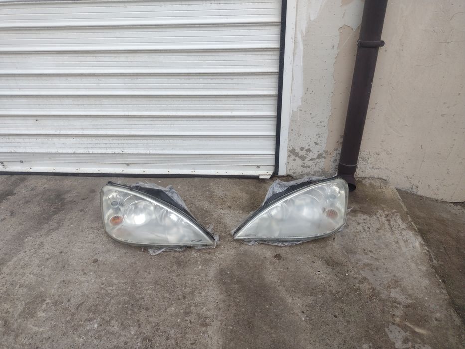 Фар за Форд Галакси 2003 година