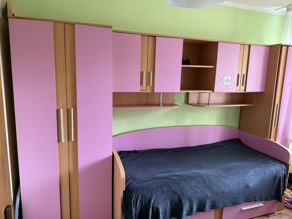 Mobilă fete in stare foarte buna