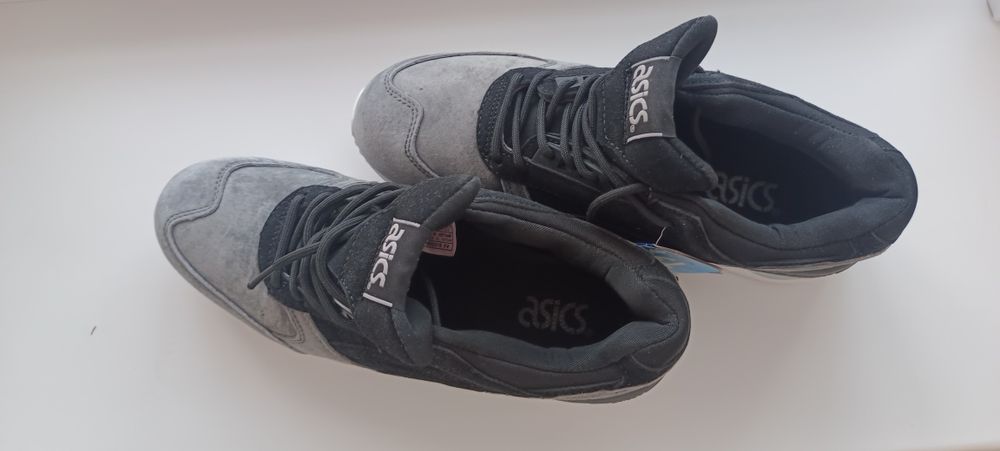 Кроссовки новые 44 размер