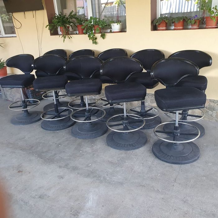 10 scaune bar aproape noi