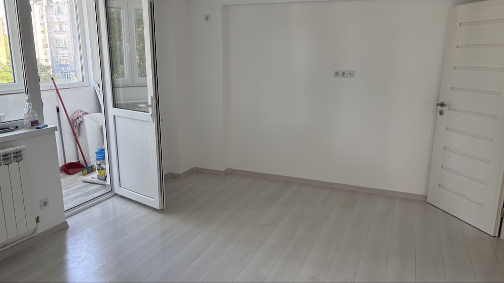Vand apartament 3 camere