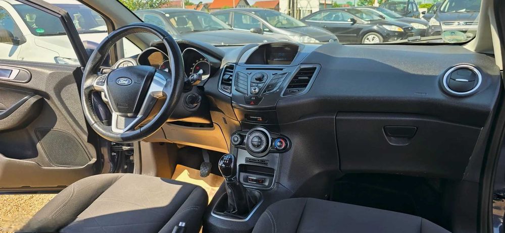 RATE doar cu buletinul AVANS 0 & CASH GARANTIE Ford Fiesta an 2013 motor 1300 cm3 benzina euro 5 clima incalzire scaune carte service