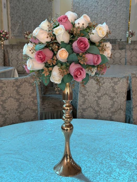 Dekor gul . Gul. Stol ustiga gul