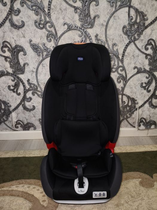 Продам автокресло Chicco Yoniverse black jet