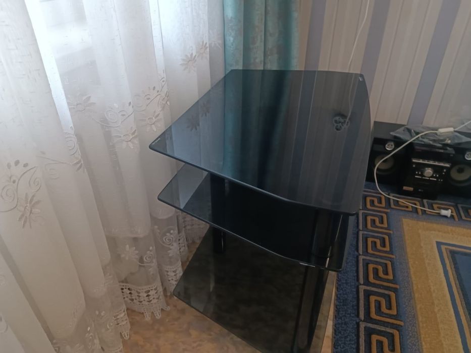 Продам тумбу под телевизор