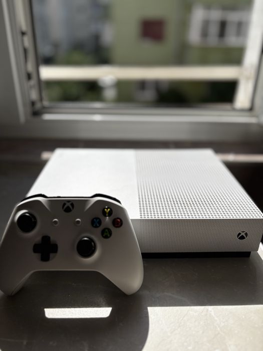 Xbox one S in stare excelenta , pret 435 lei !