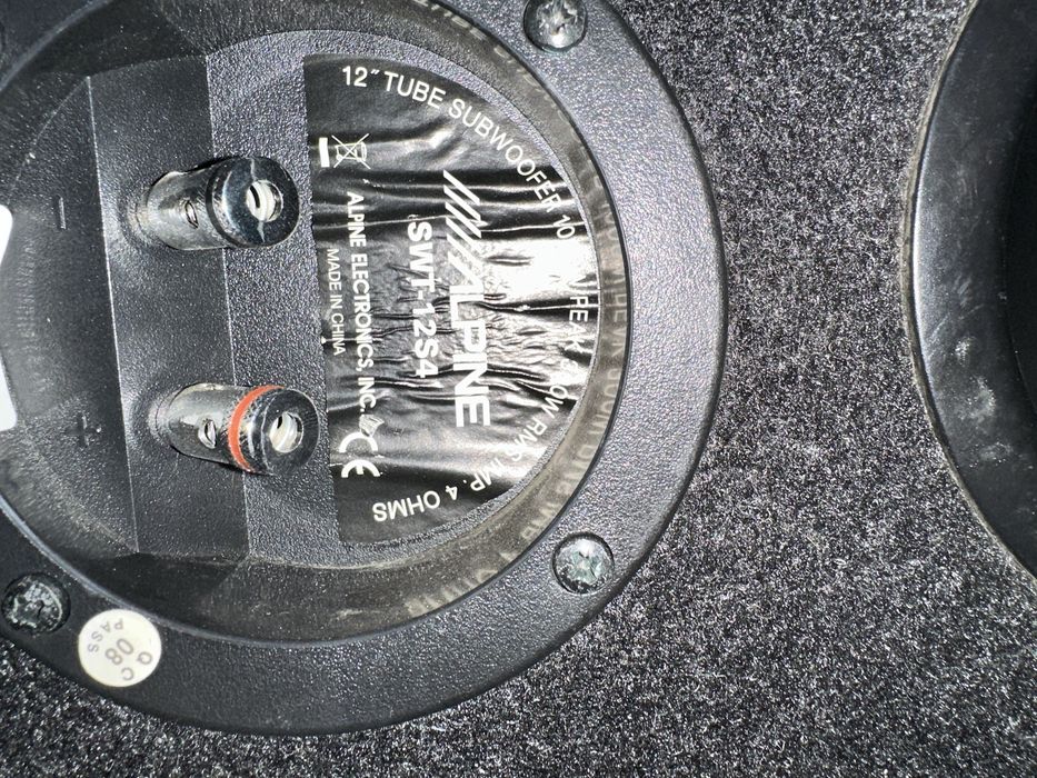 Subwoofer Alpine SWT-12S4 + amplificator InPhase PA1204