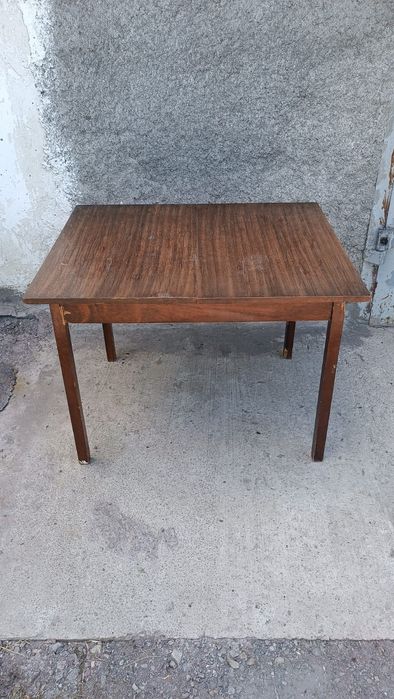 Письменный стол в хорошем состоянии